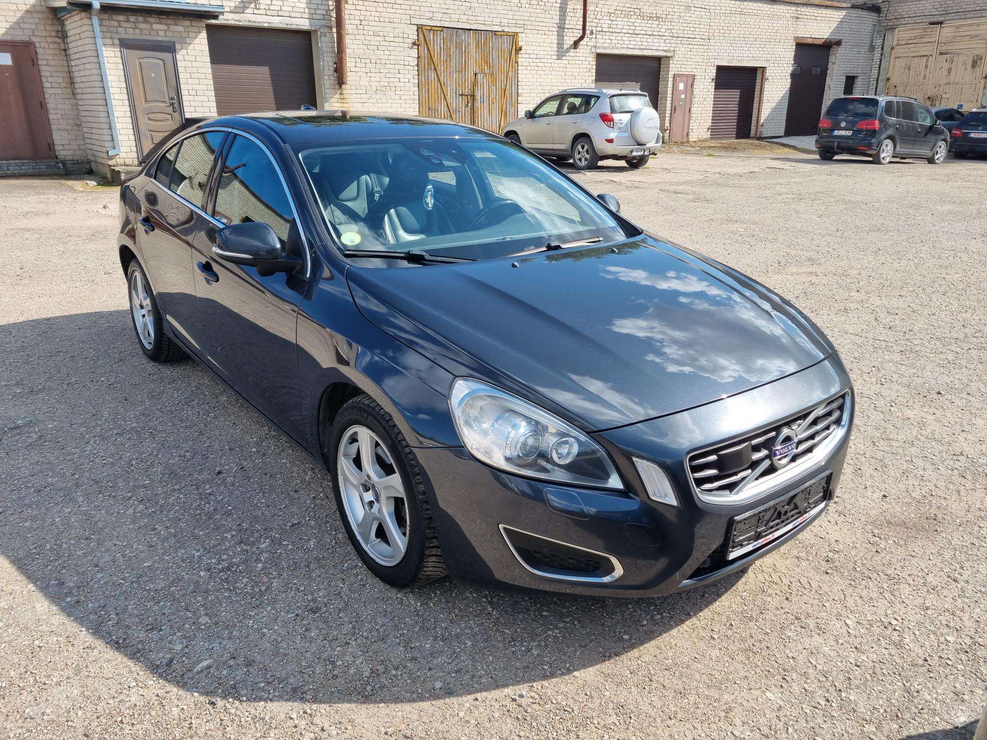 Volvo S60.