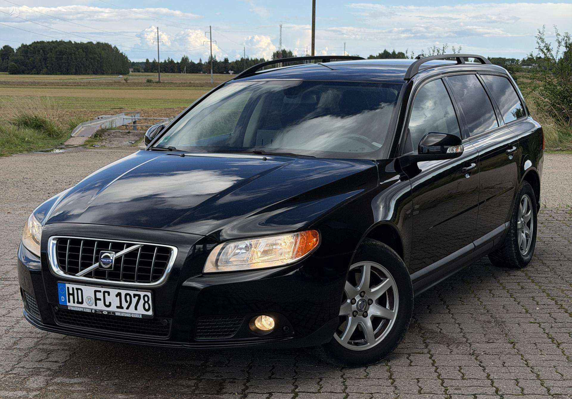 Volvo V70.