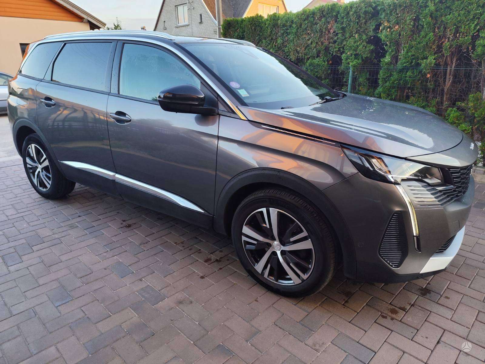 Peugeot 5008.
