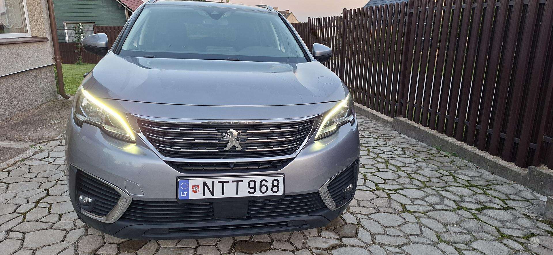 Peugeot 5008.