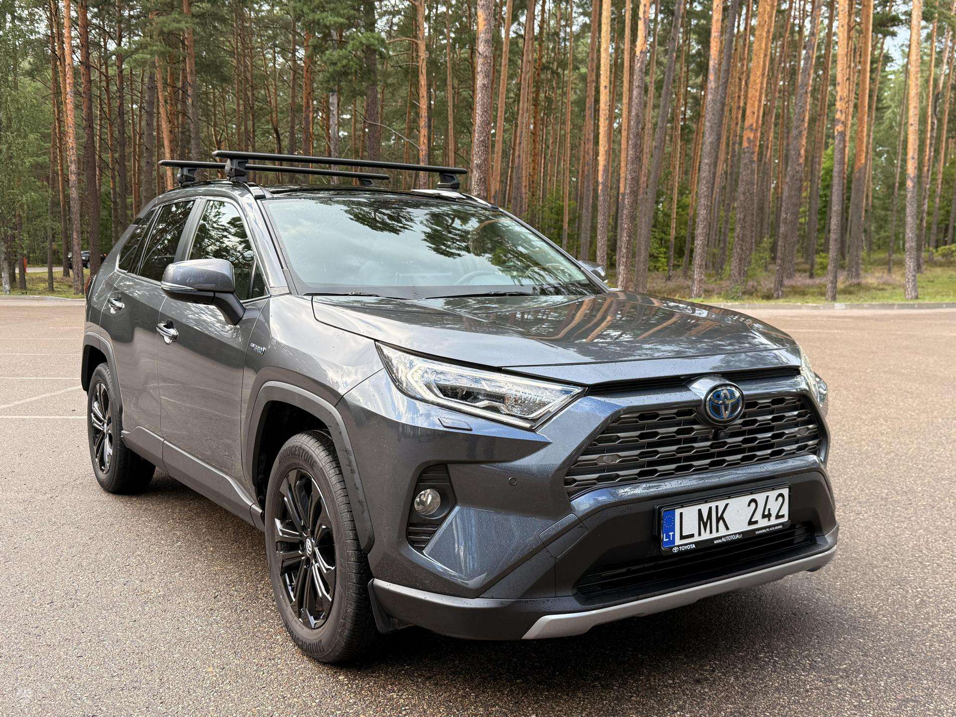 Toyota RAV4.