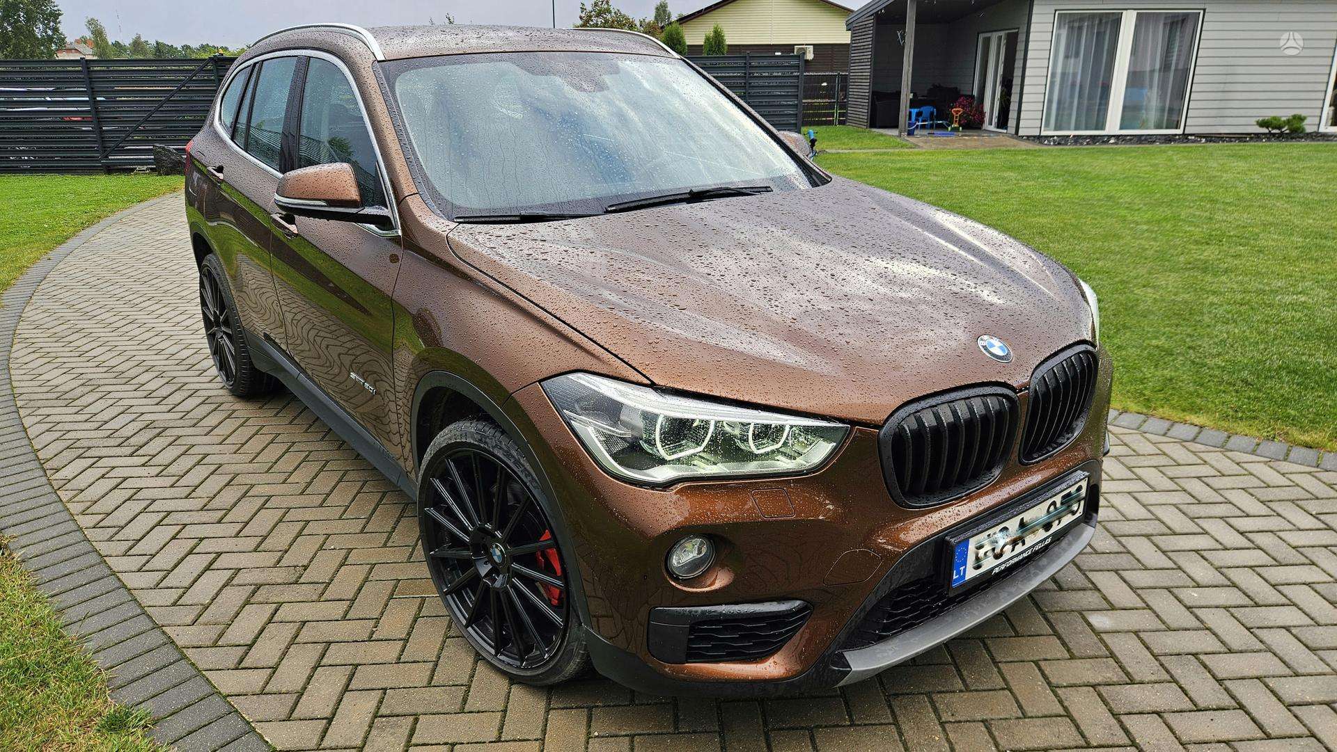 BMW X1.