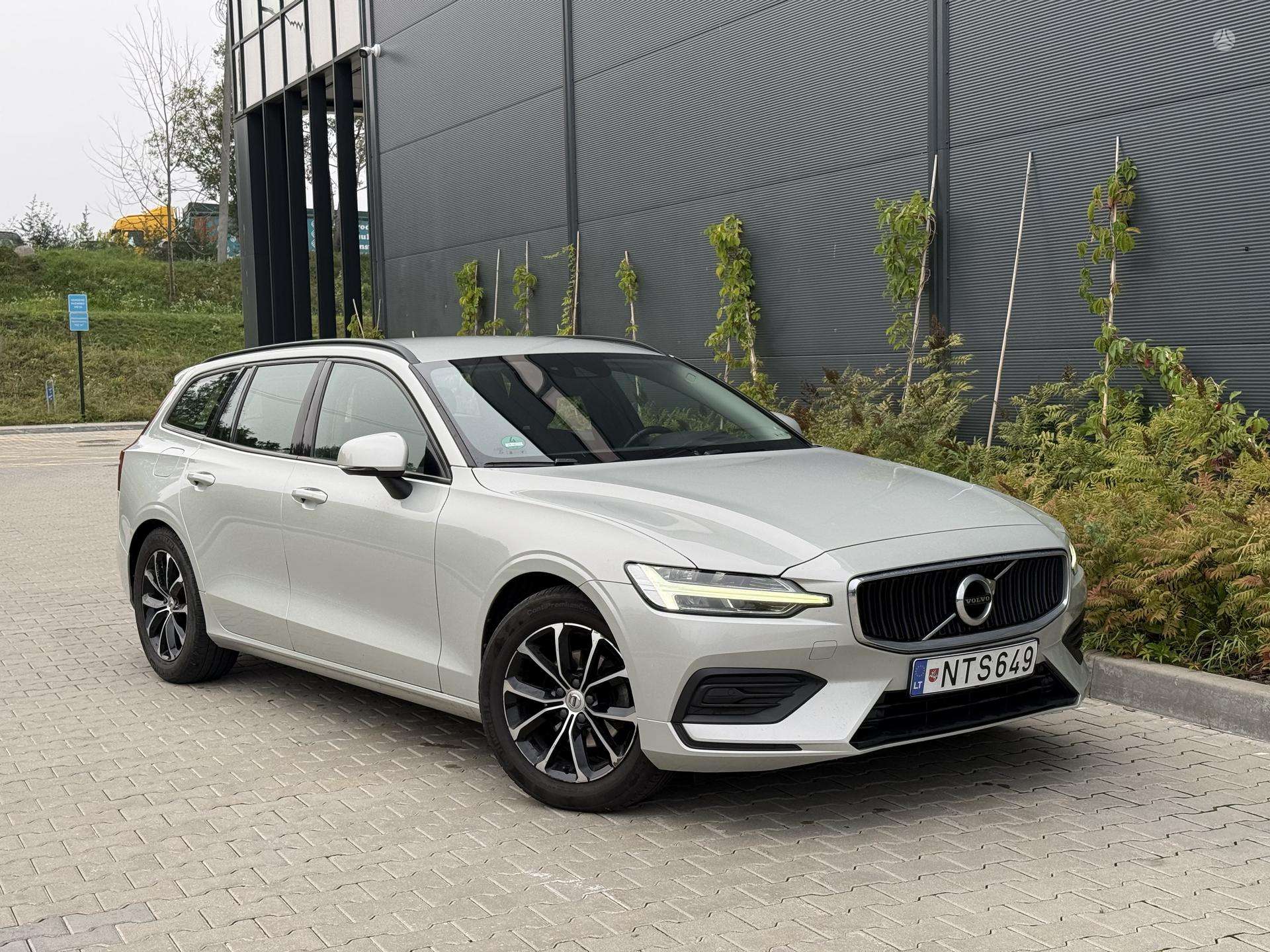 Volvo V60.