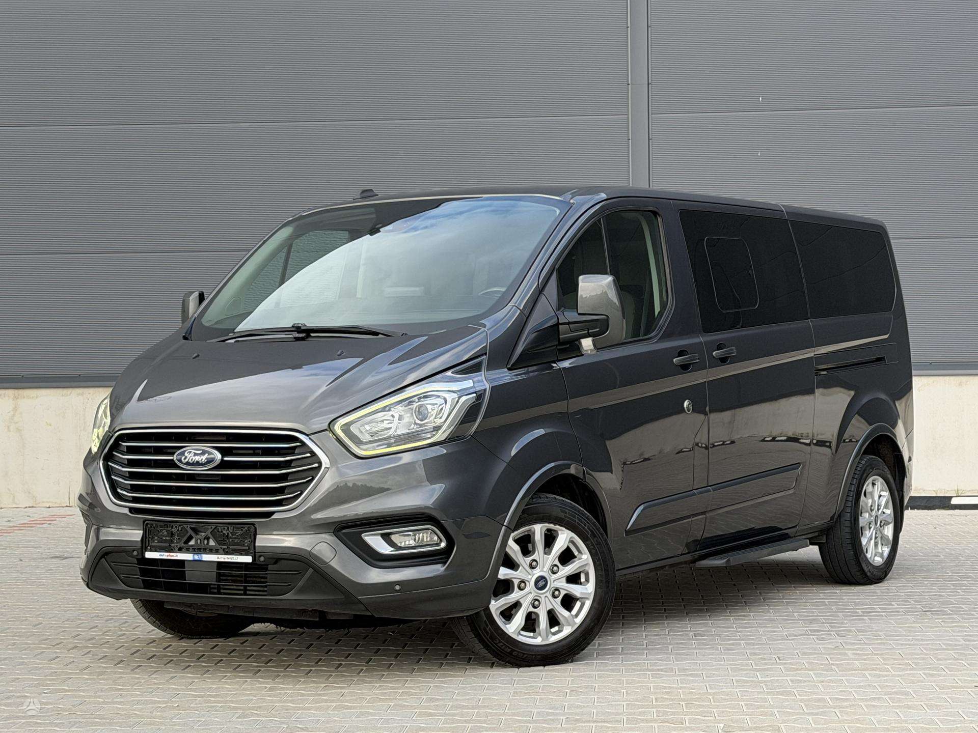 Ford Tourneo Custom.