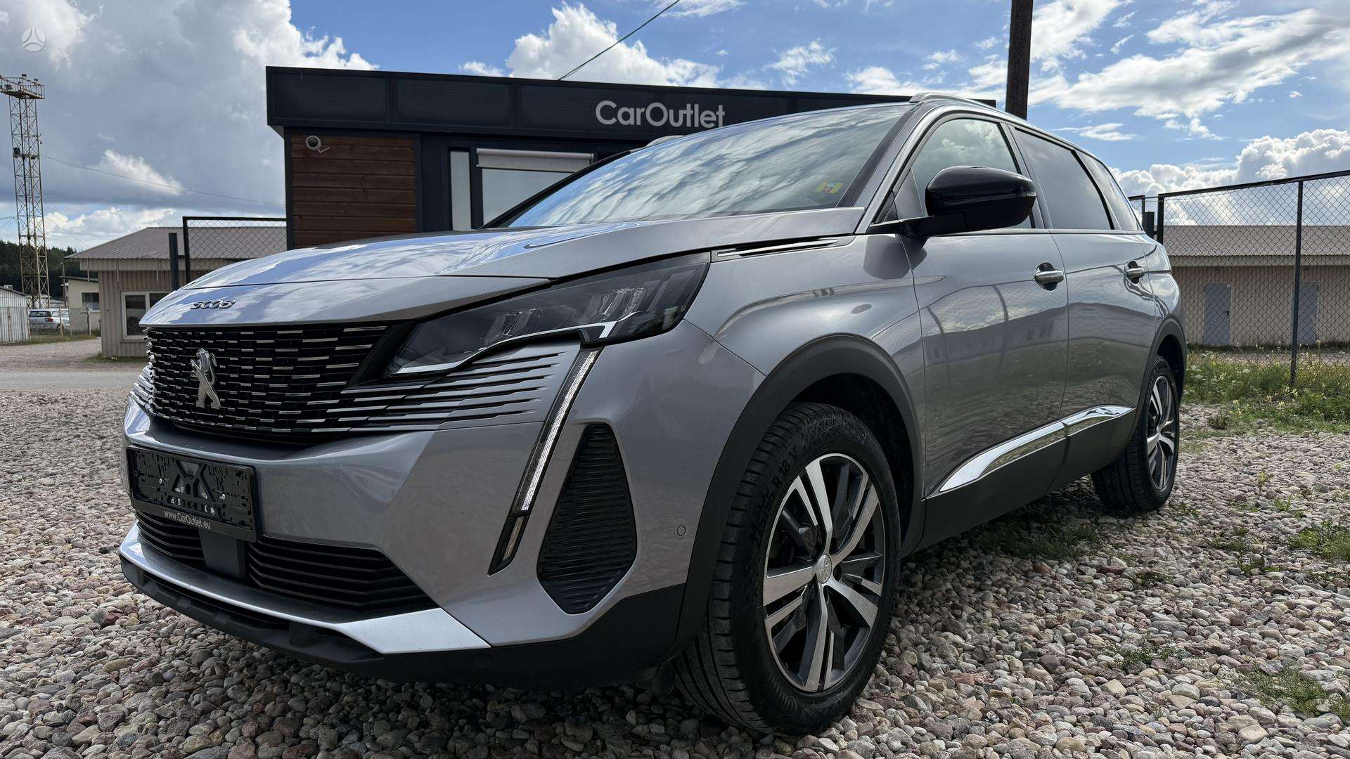 Peugeot 5008.