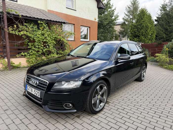 Audi A4.