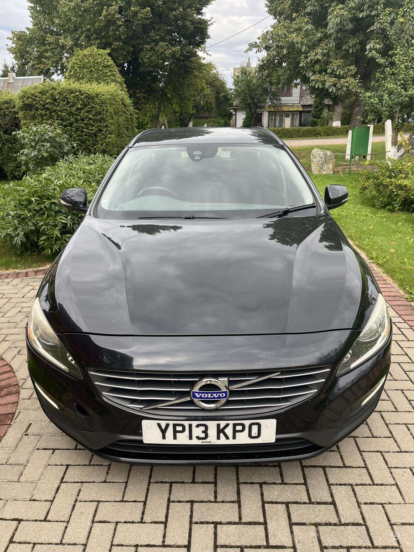 Volvo V60.