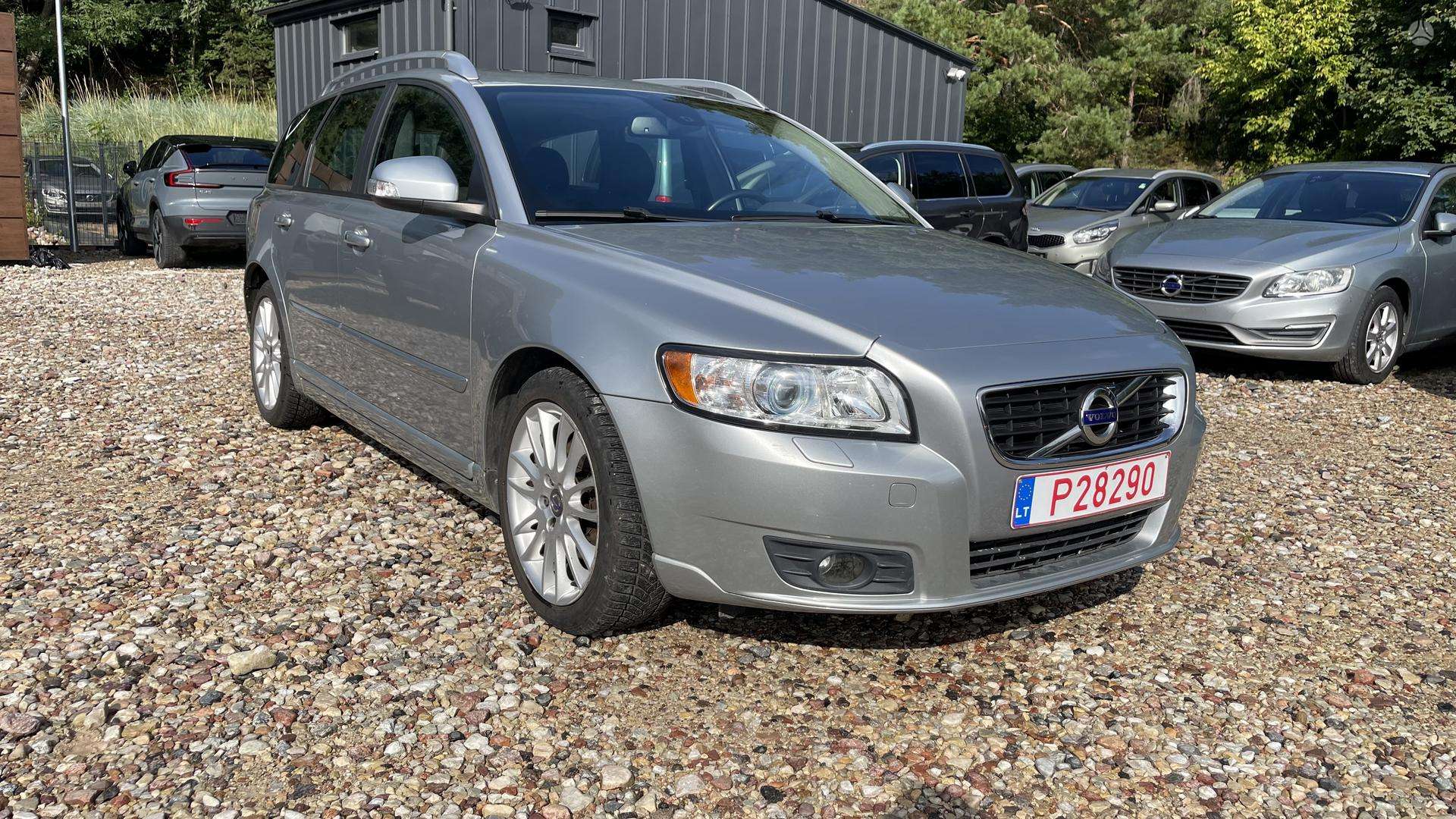 Volvo V50.