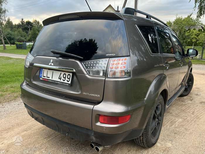 Mitsubishi Outlander.