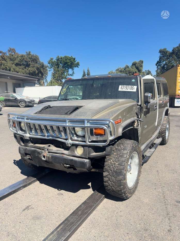 Hummer H2.