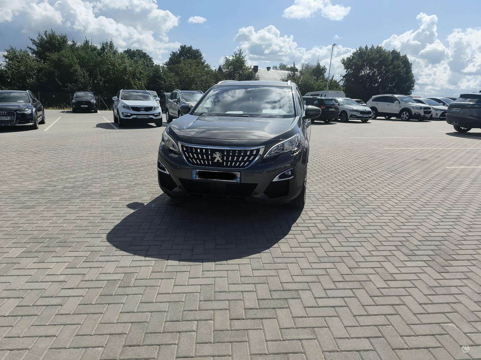 Peugeot 5008.