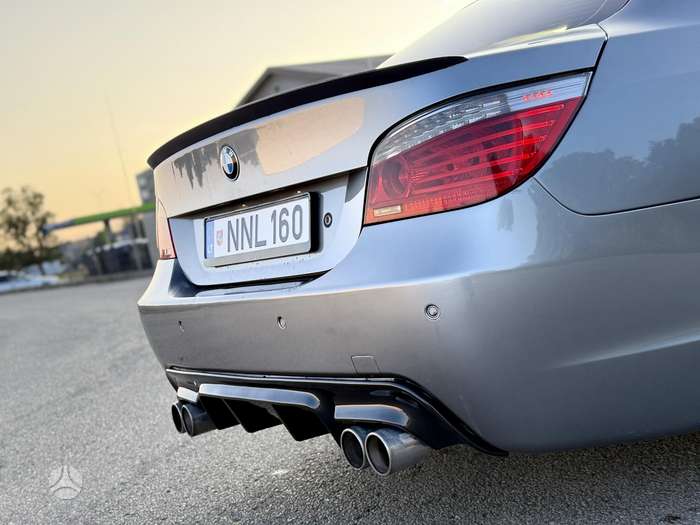 BMW 525.