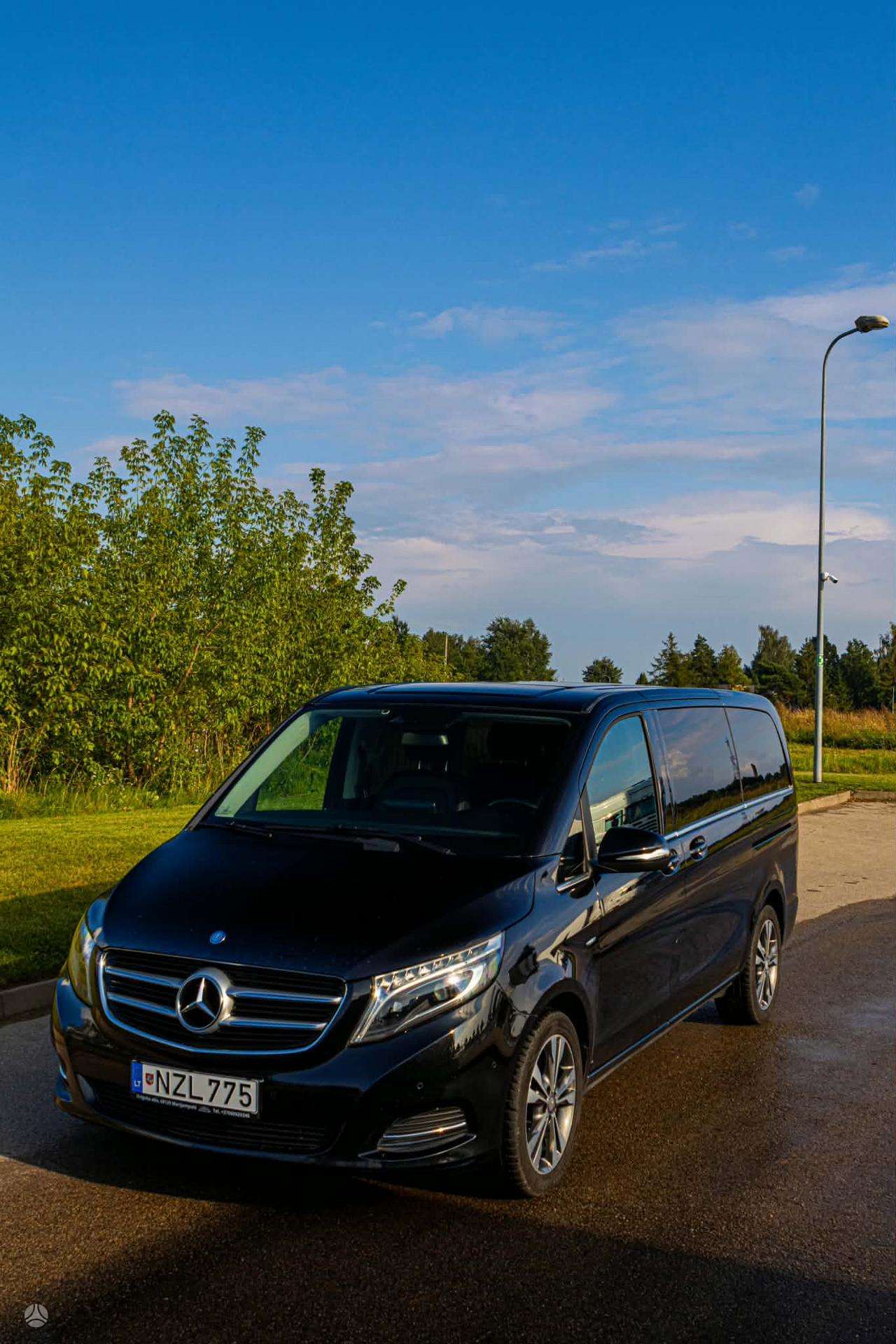 Mercedes-Benz V250.
