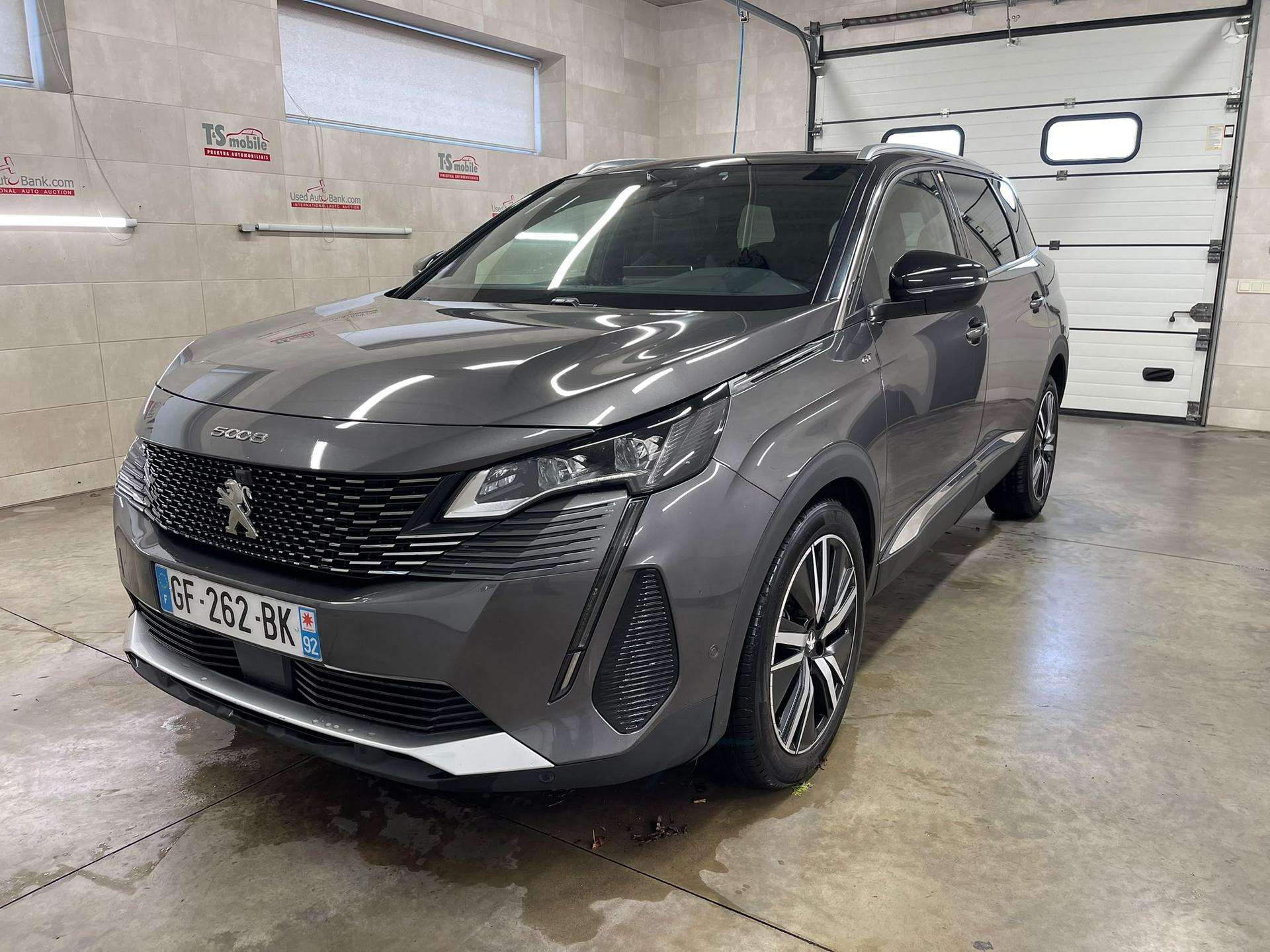 Peugeot 5008.