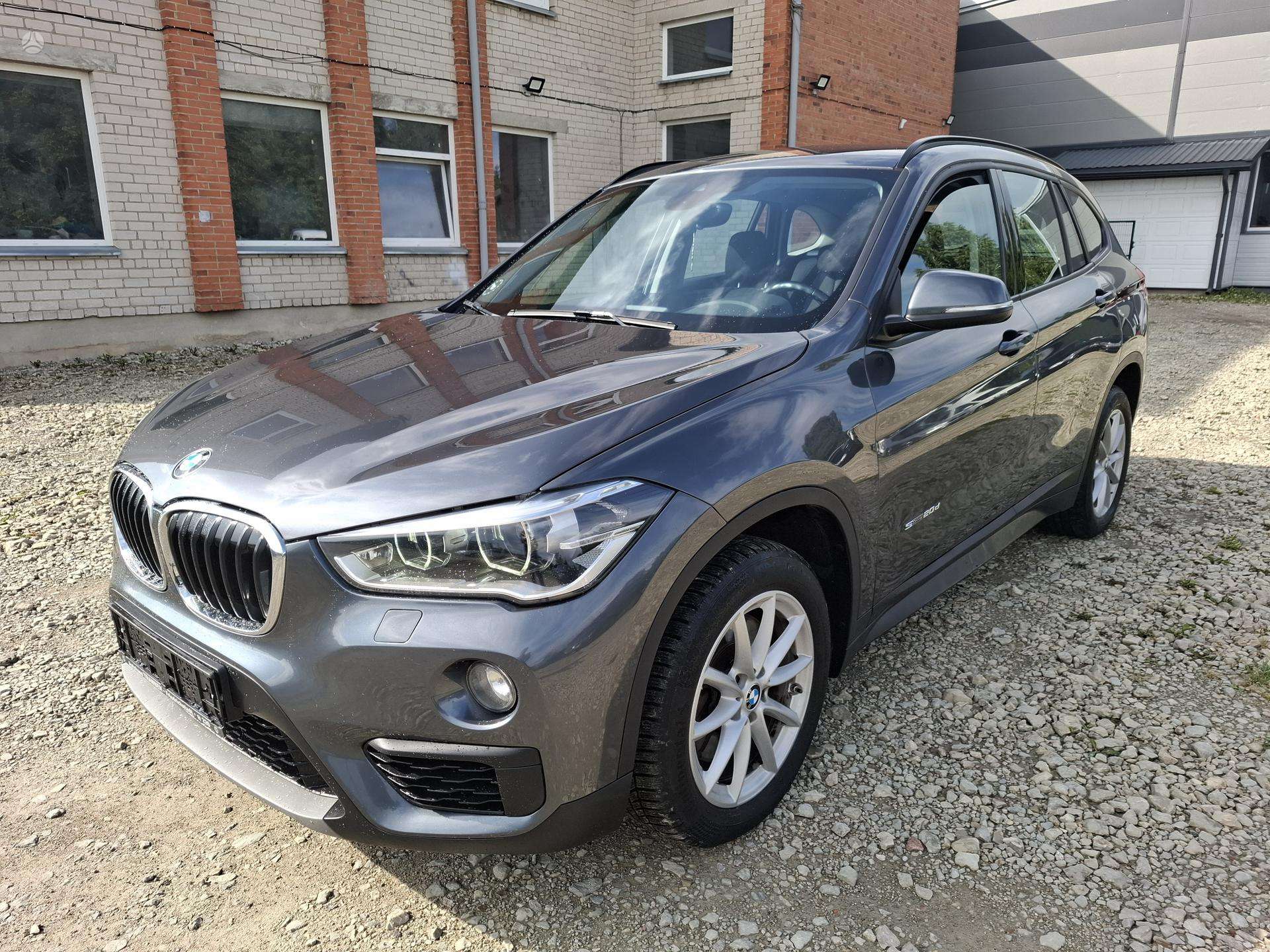 BMW X1.
