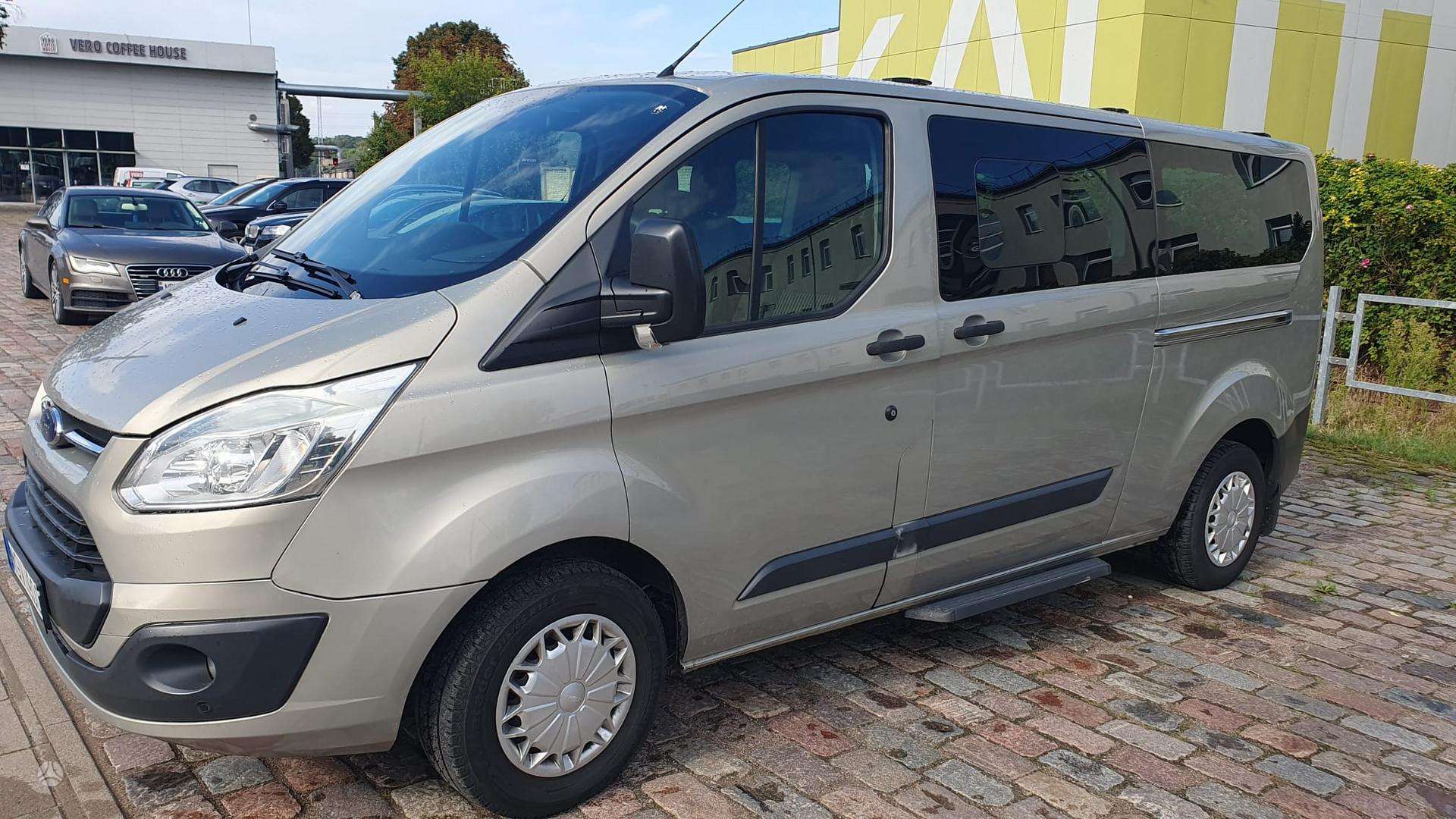 Ford Tourneo Custom.