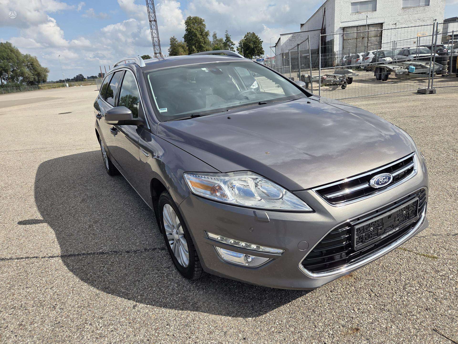 Ford Mondeo.
