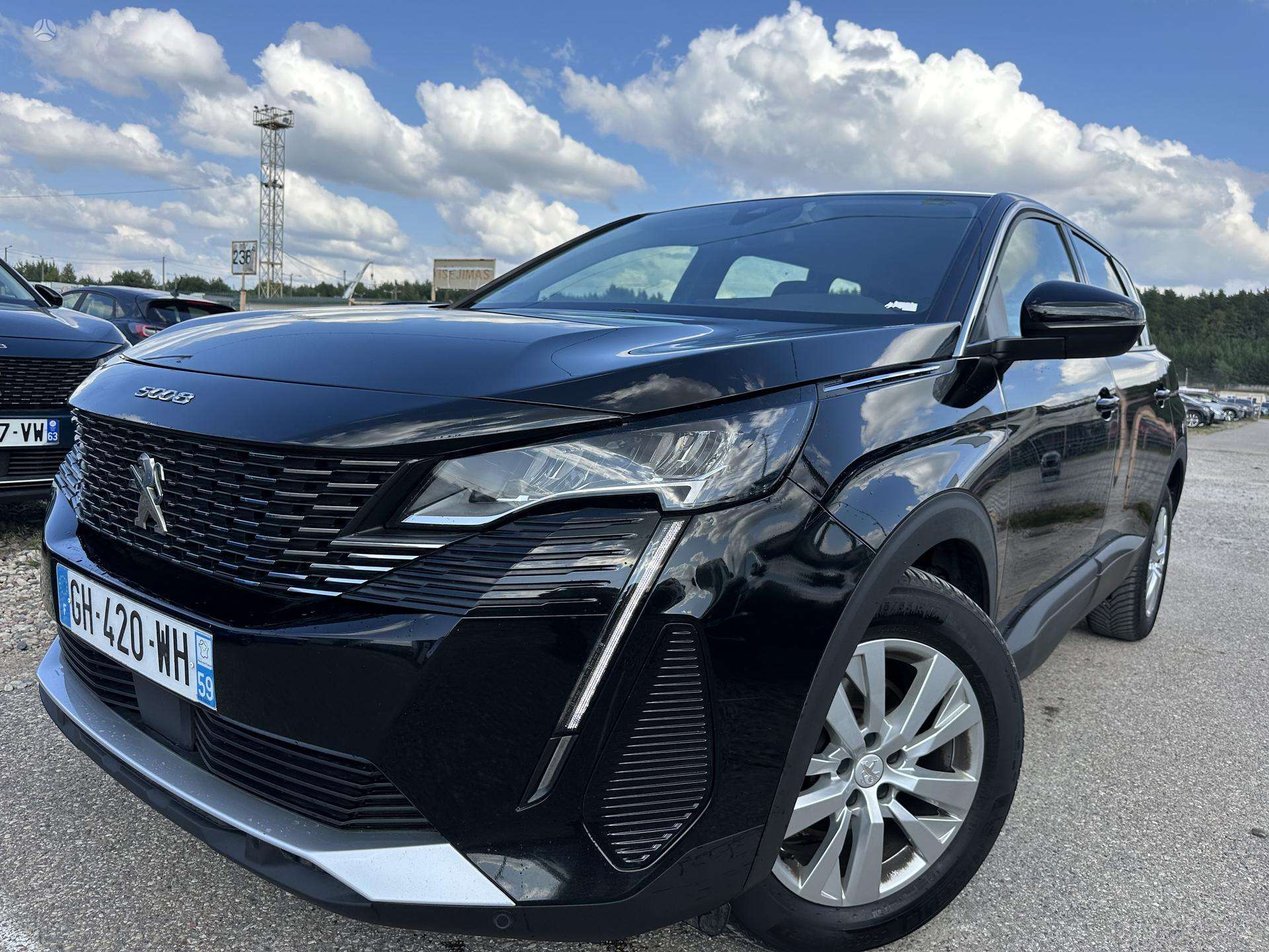 Peugeot 5008.