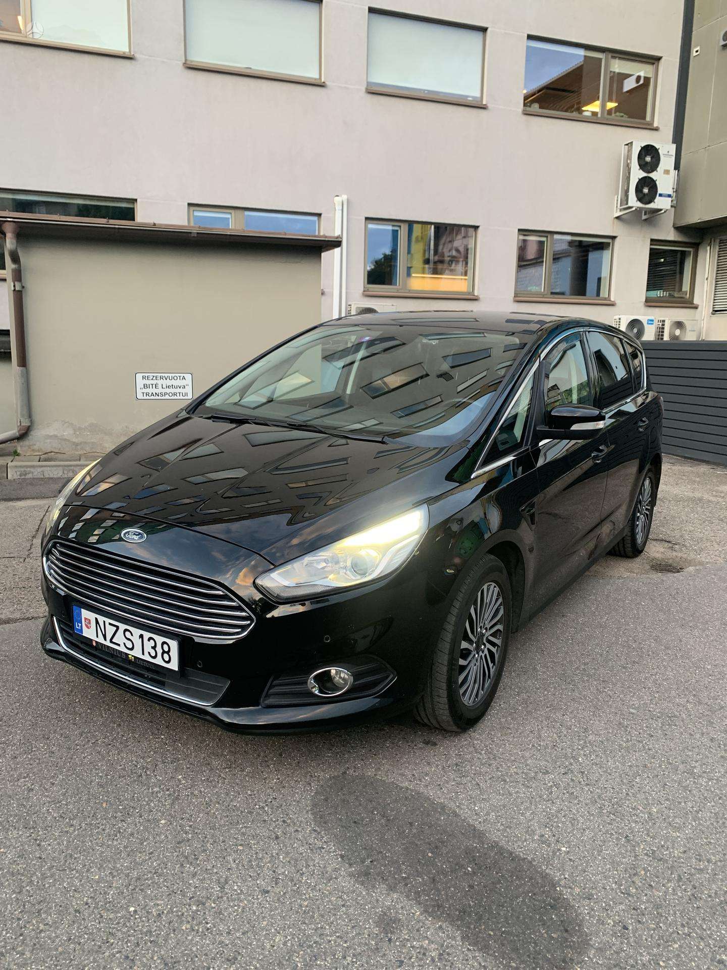 Ford S-MAX.