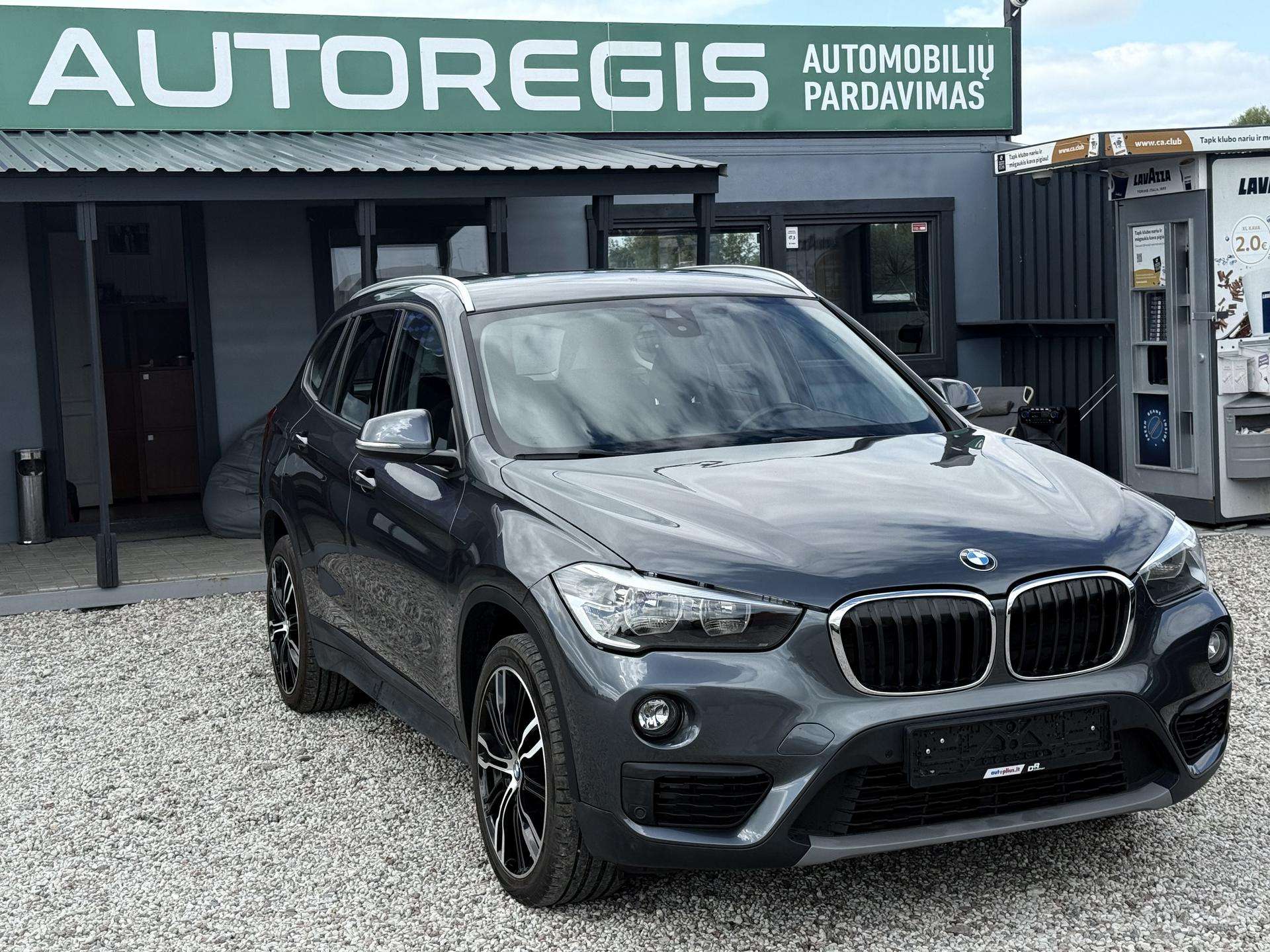 BMW X1.