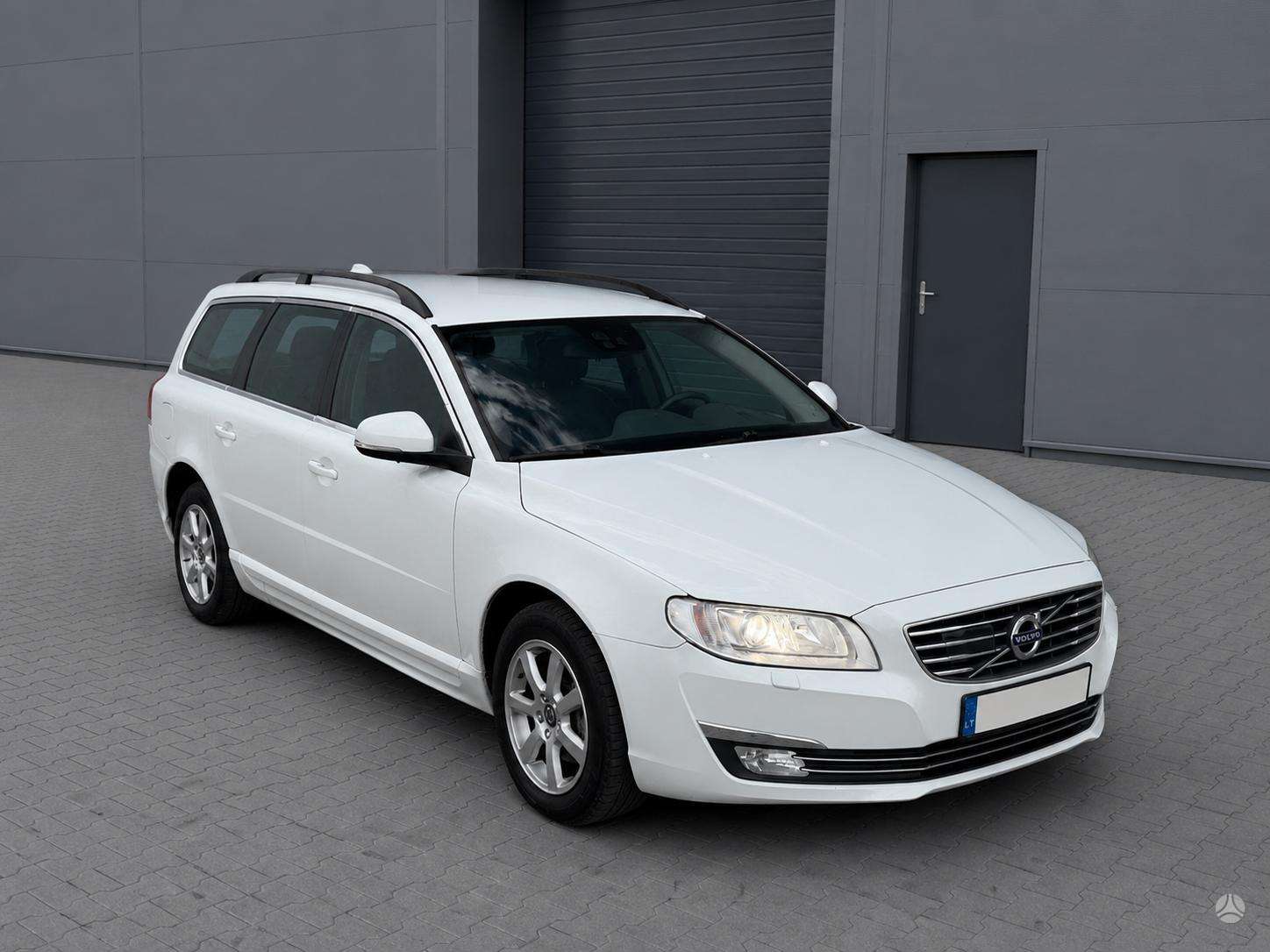 Volvo V70.