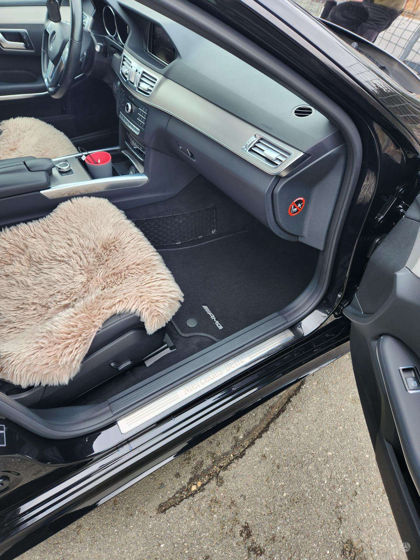 Mercedes-Benz E350.