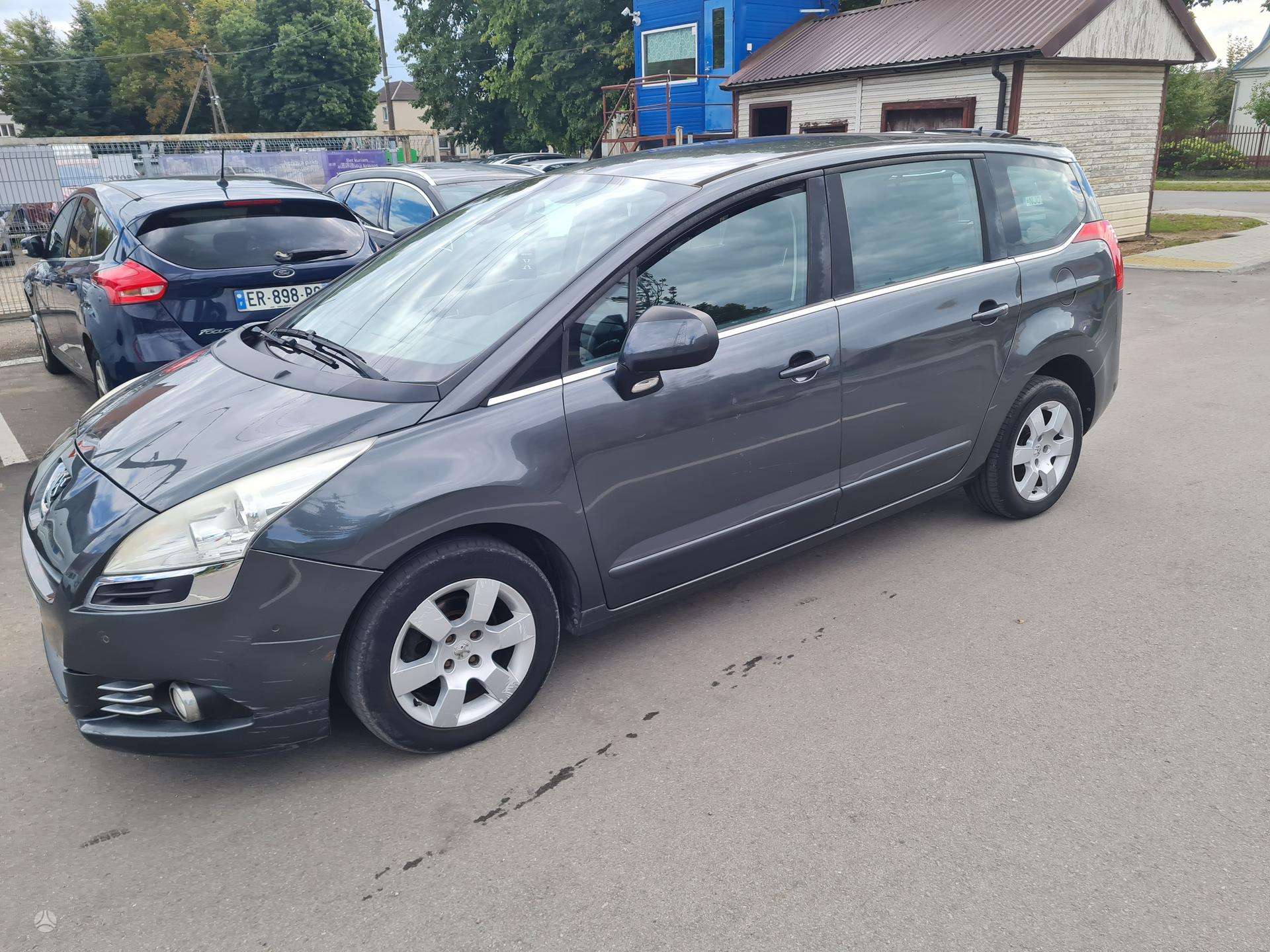 Peugeot 5008.