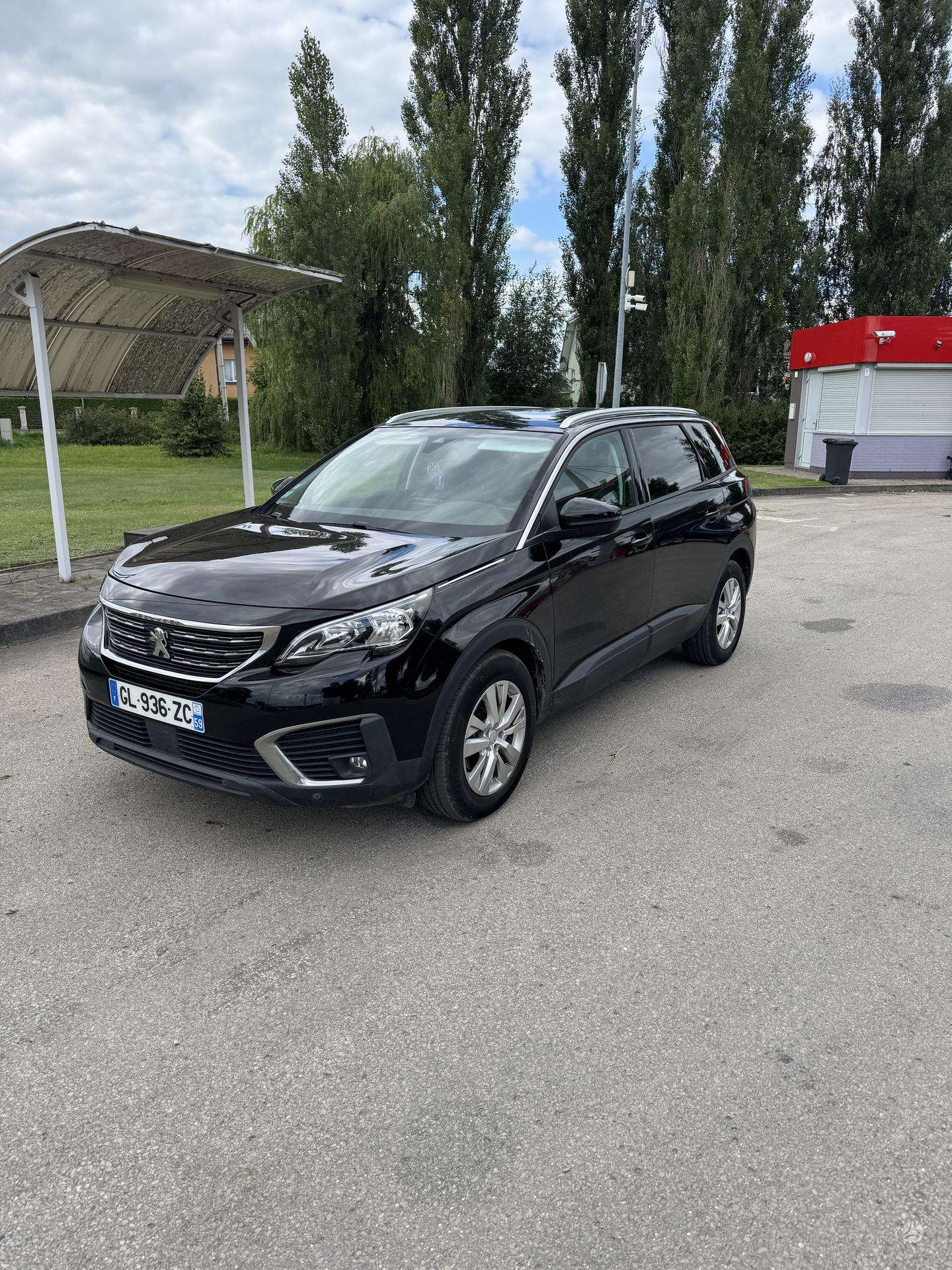 Peugeot 5008.
