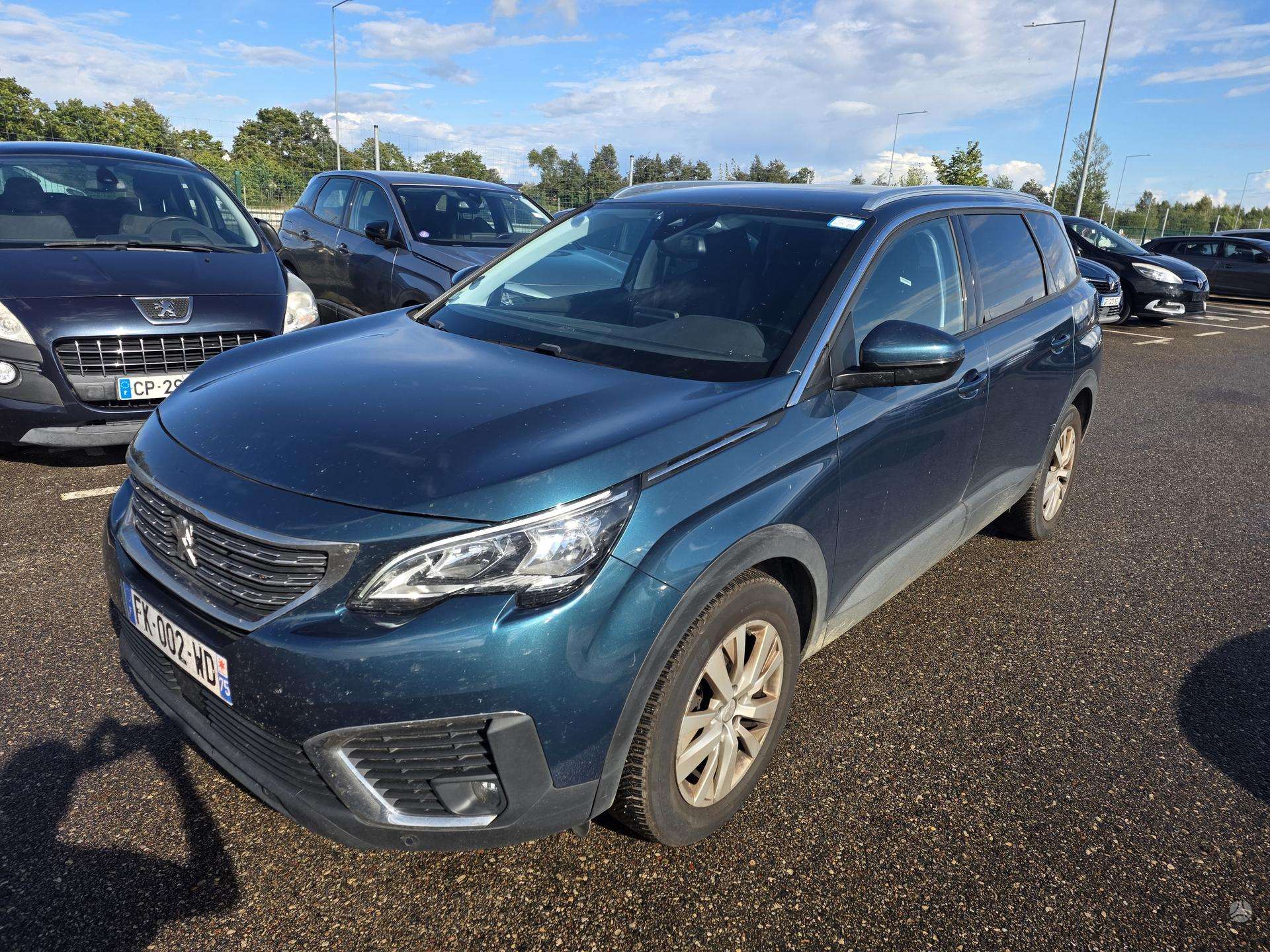 Peugeot 5008.