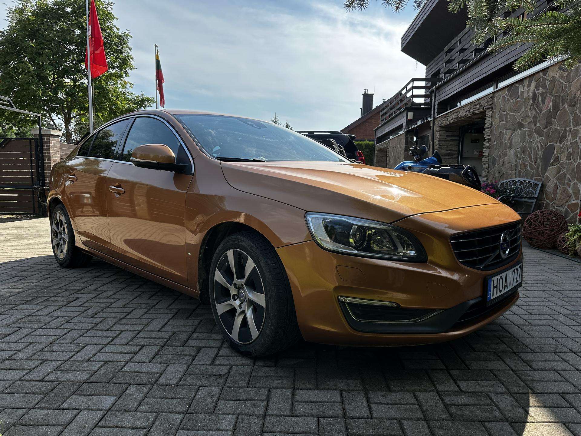 Volvo S60.