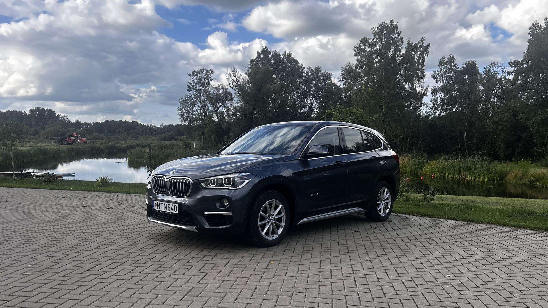BMW X1.