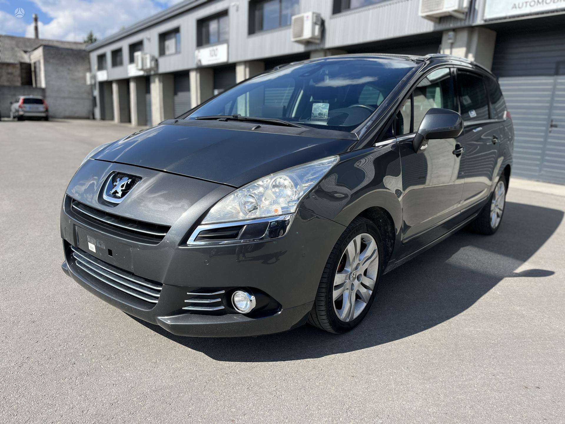Peugeot 5008.