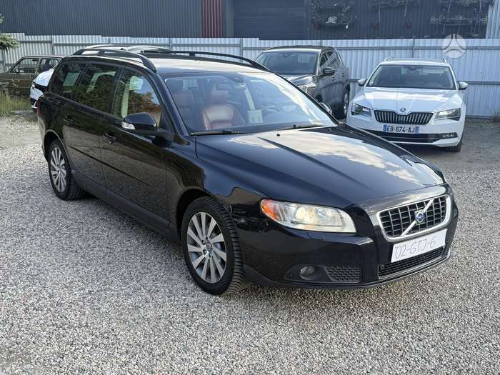 Volvo V70.