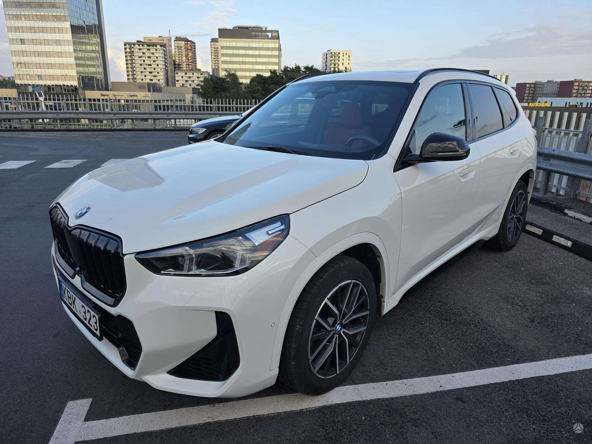 BMW X1.