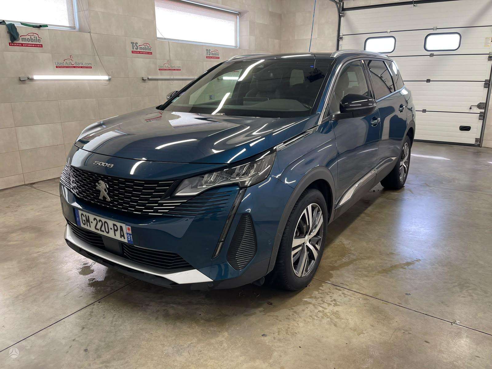 Peugeot 5008.