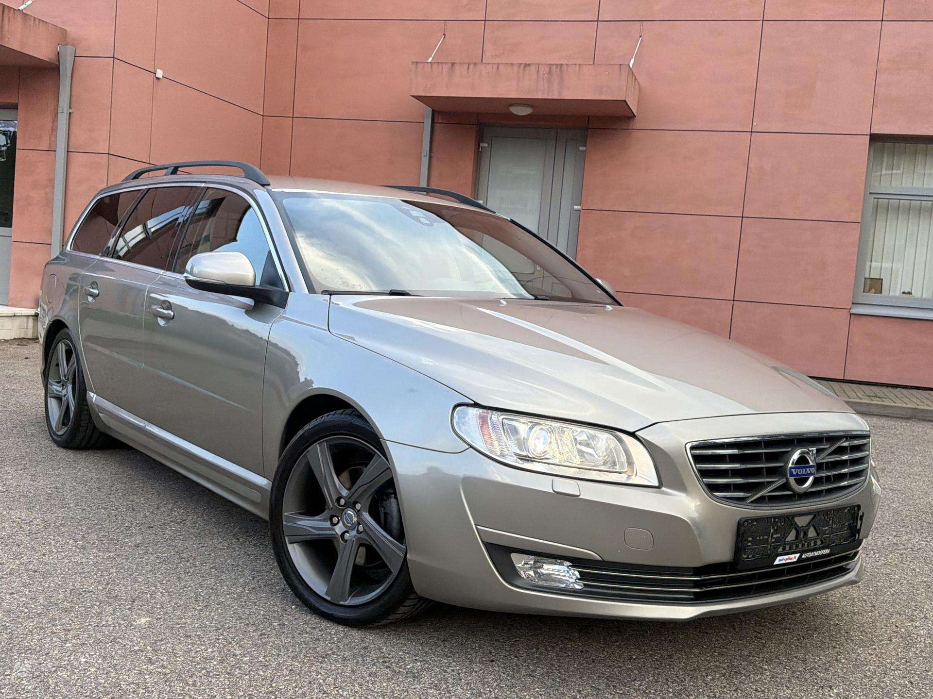 Volvo V70.