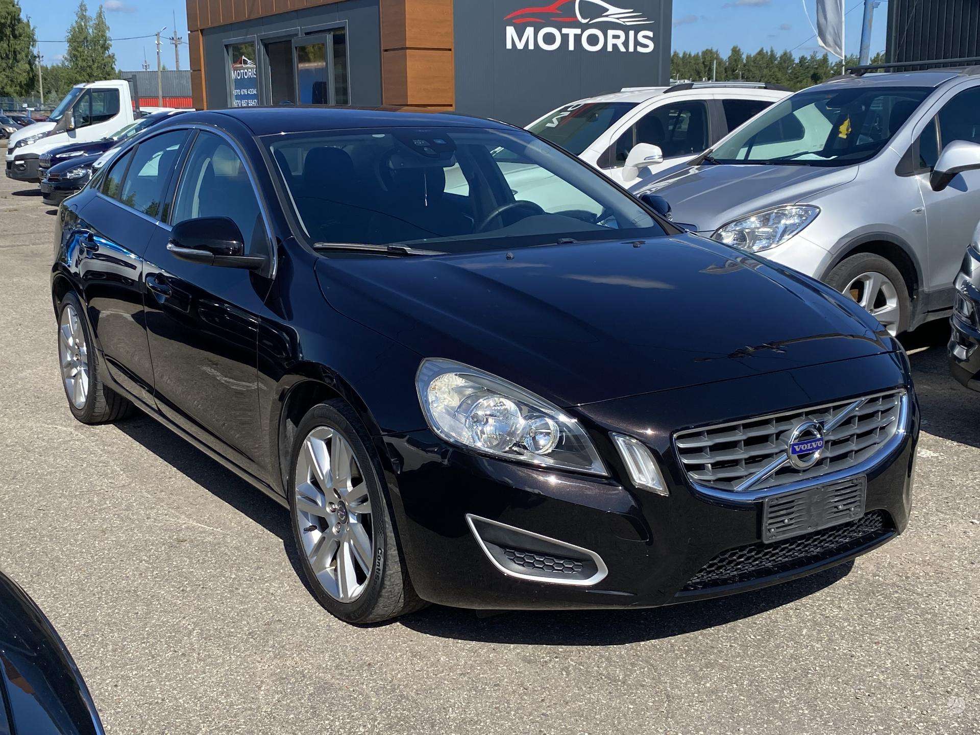 Volvo S60.