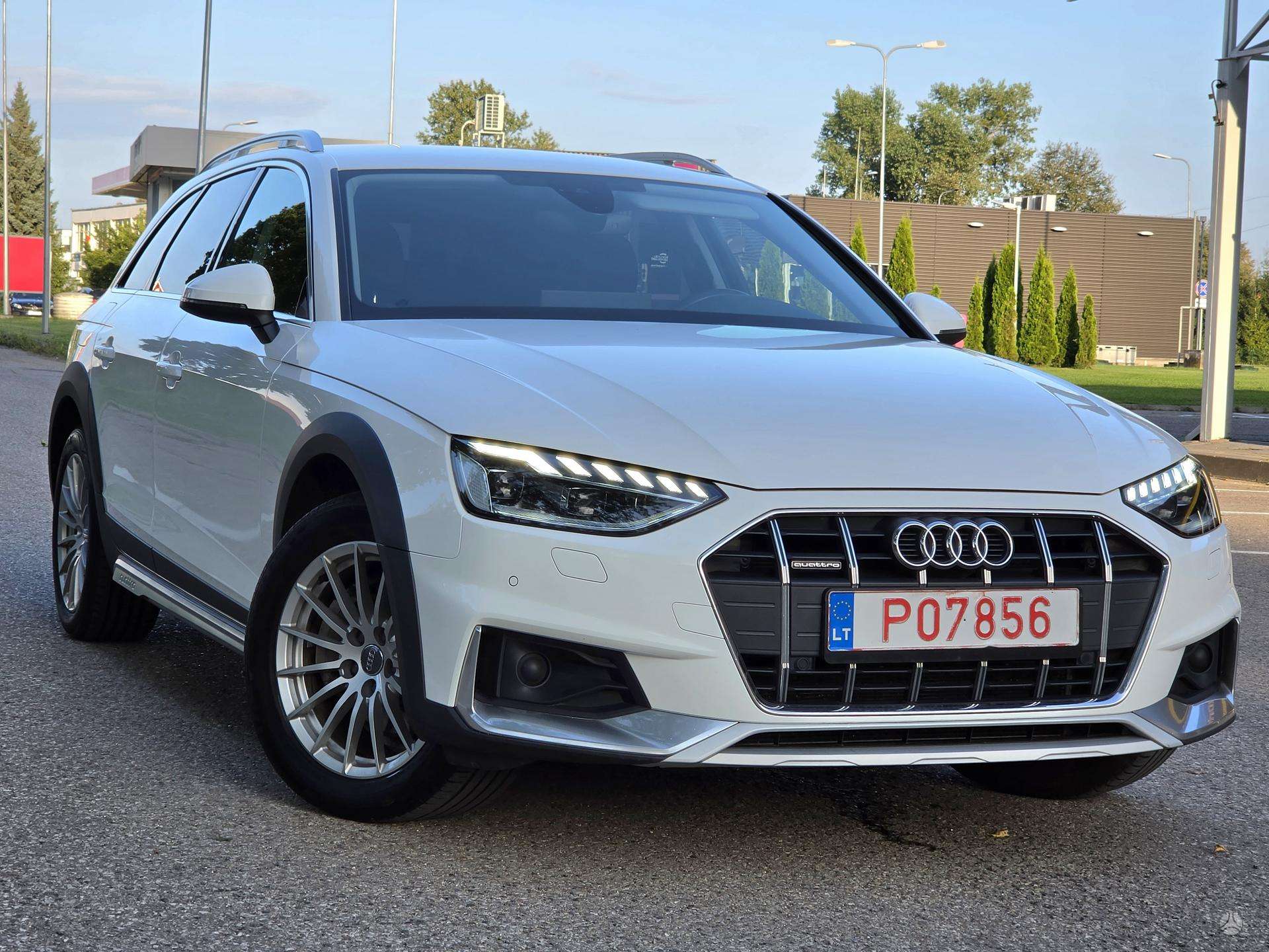 Audi A4.