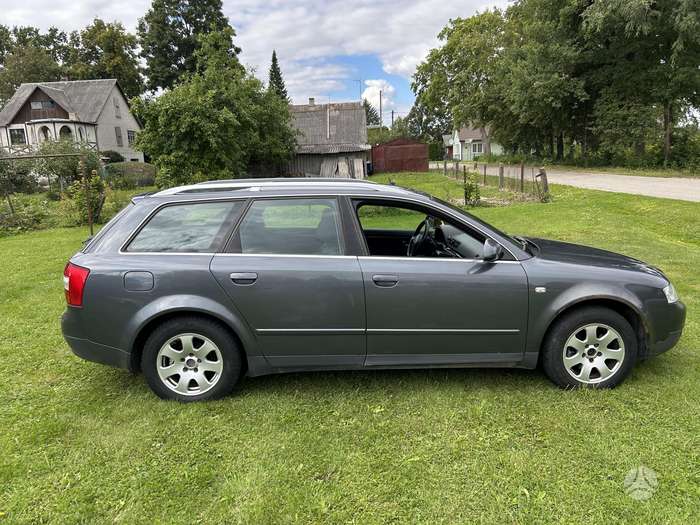 Audi A4.