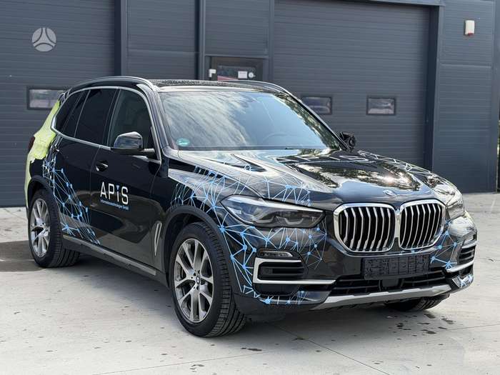 BMW X5.