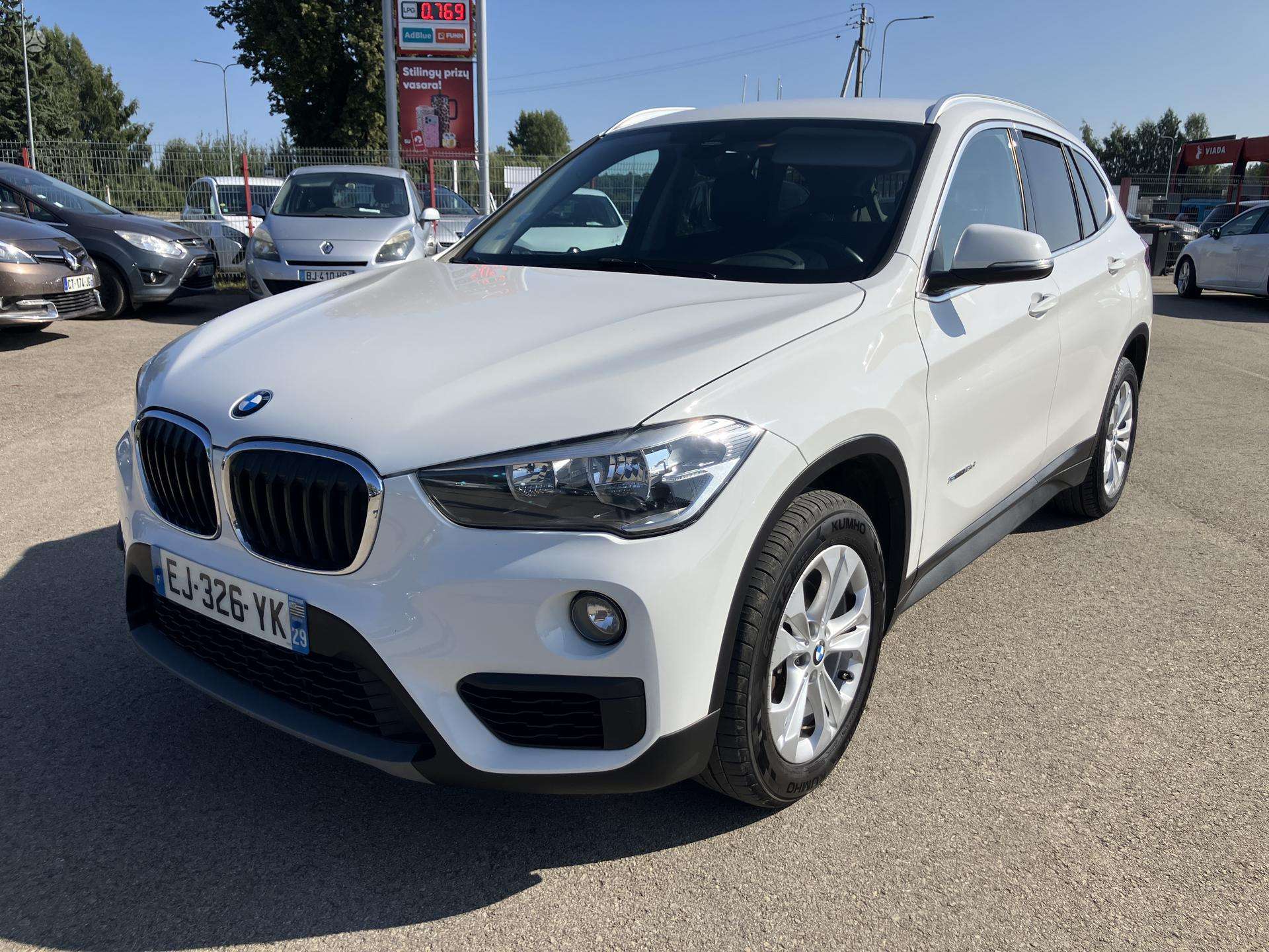 BMW X1.