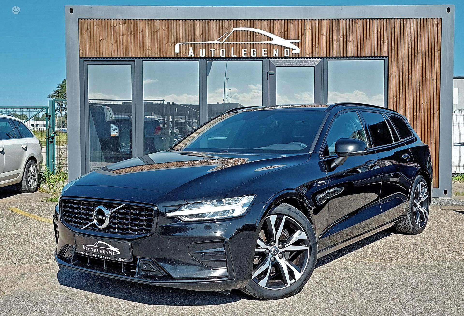 Volvo V60.