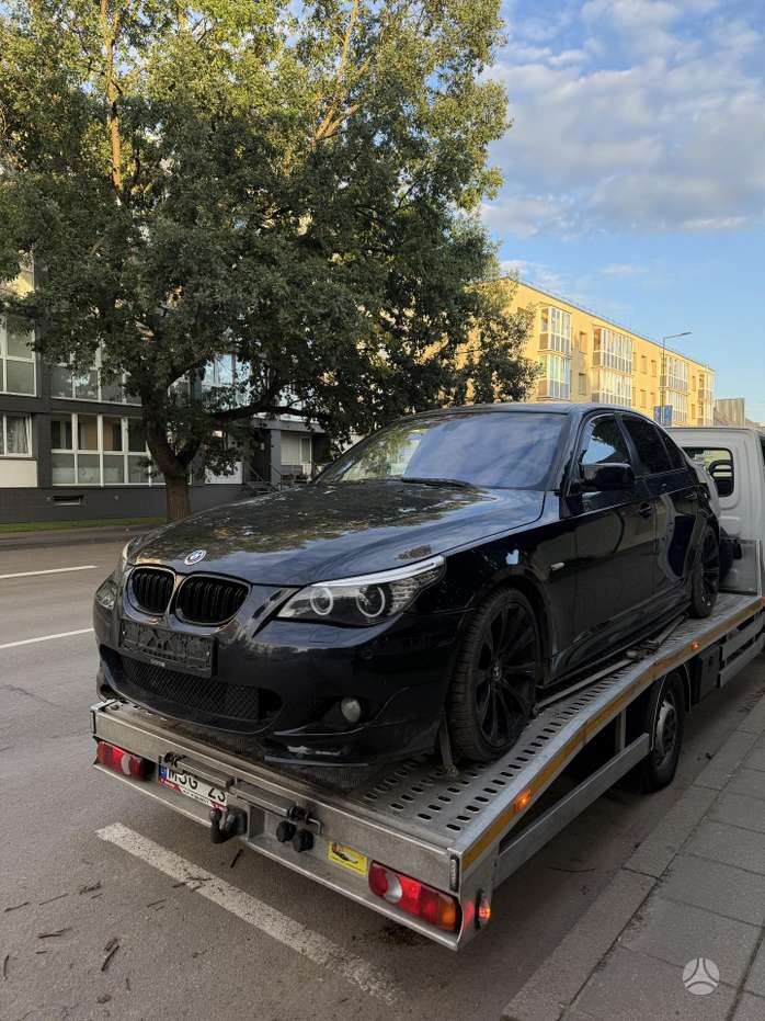 BMW 525.