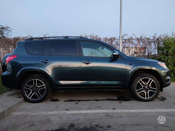 Toyota RAV4.
