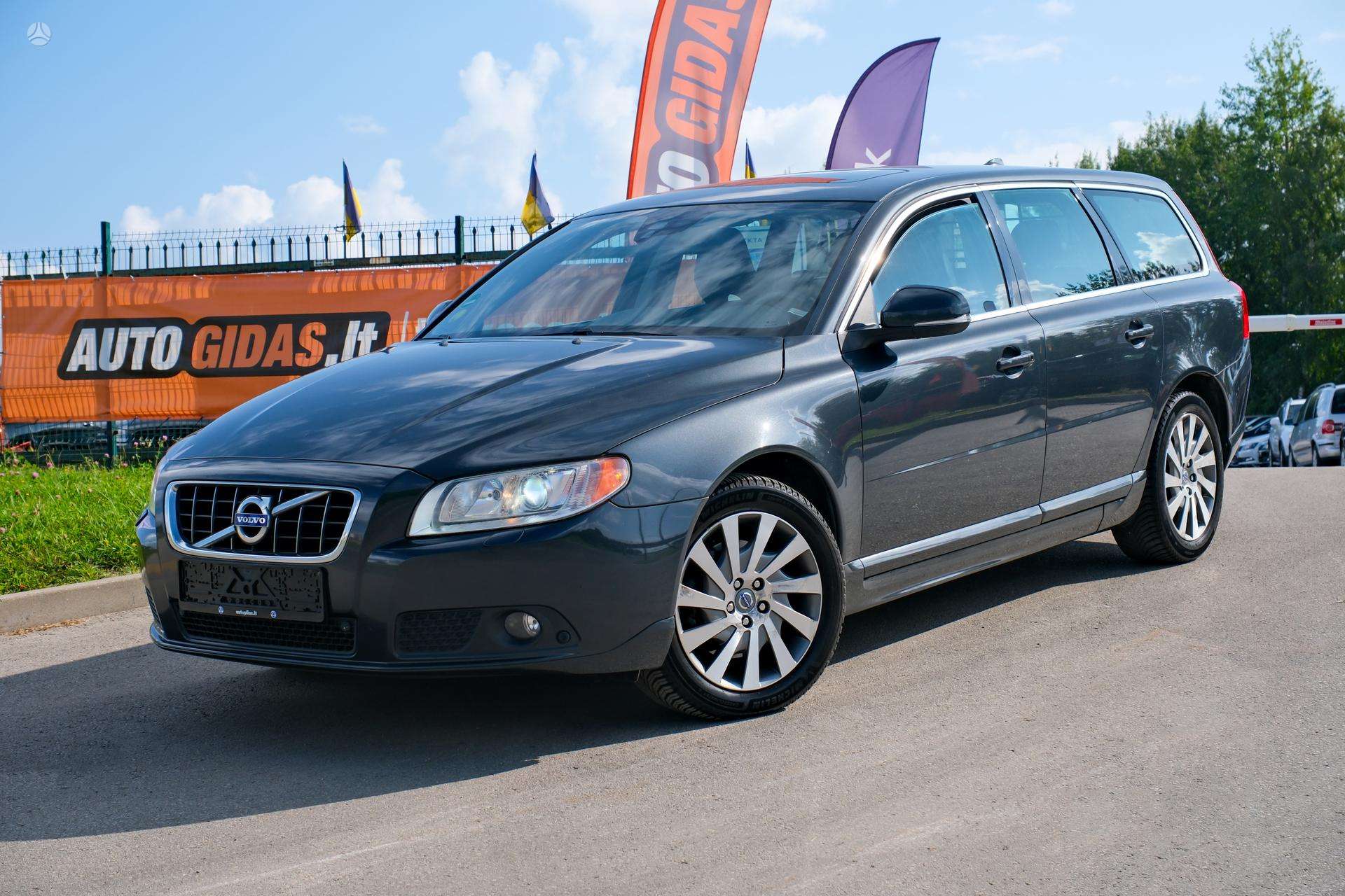 Volvo V70.
