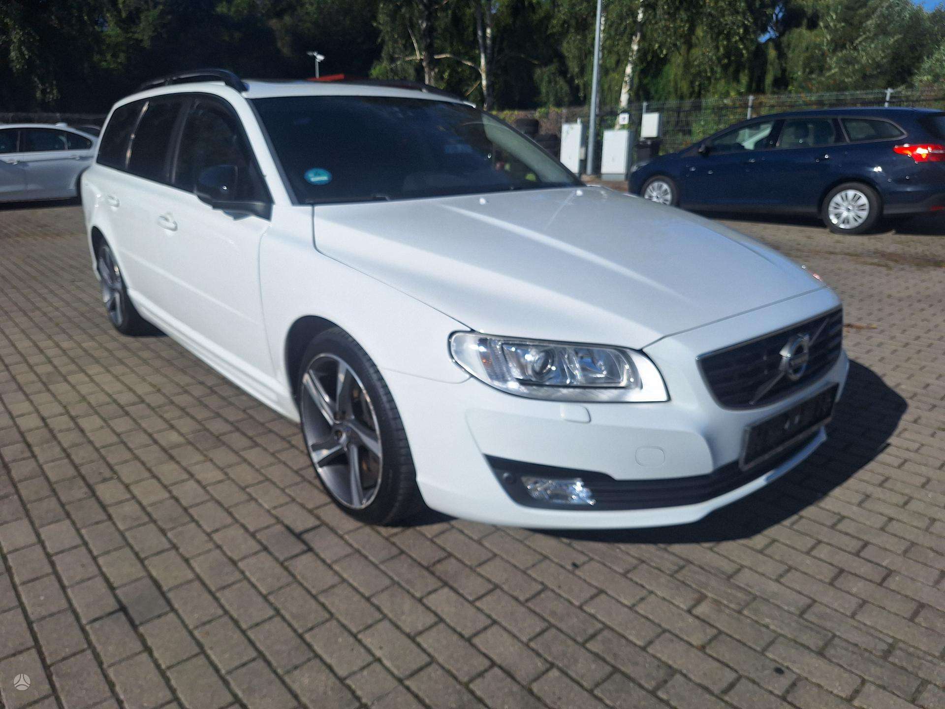 Volvo V70.
