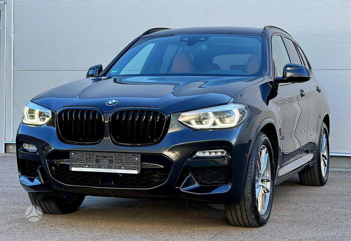 BMW X3.