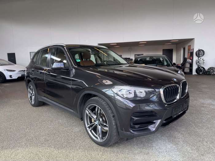 BMW X3.