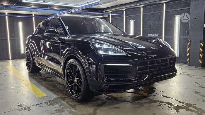 Porsche Cayenne Coupe.