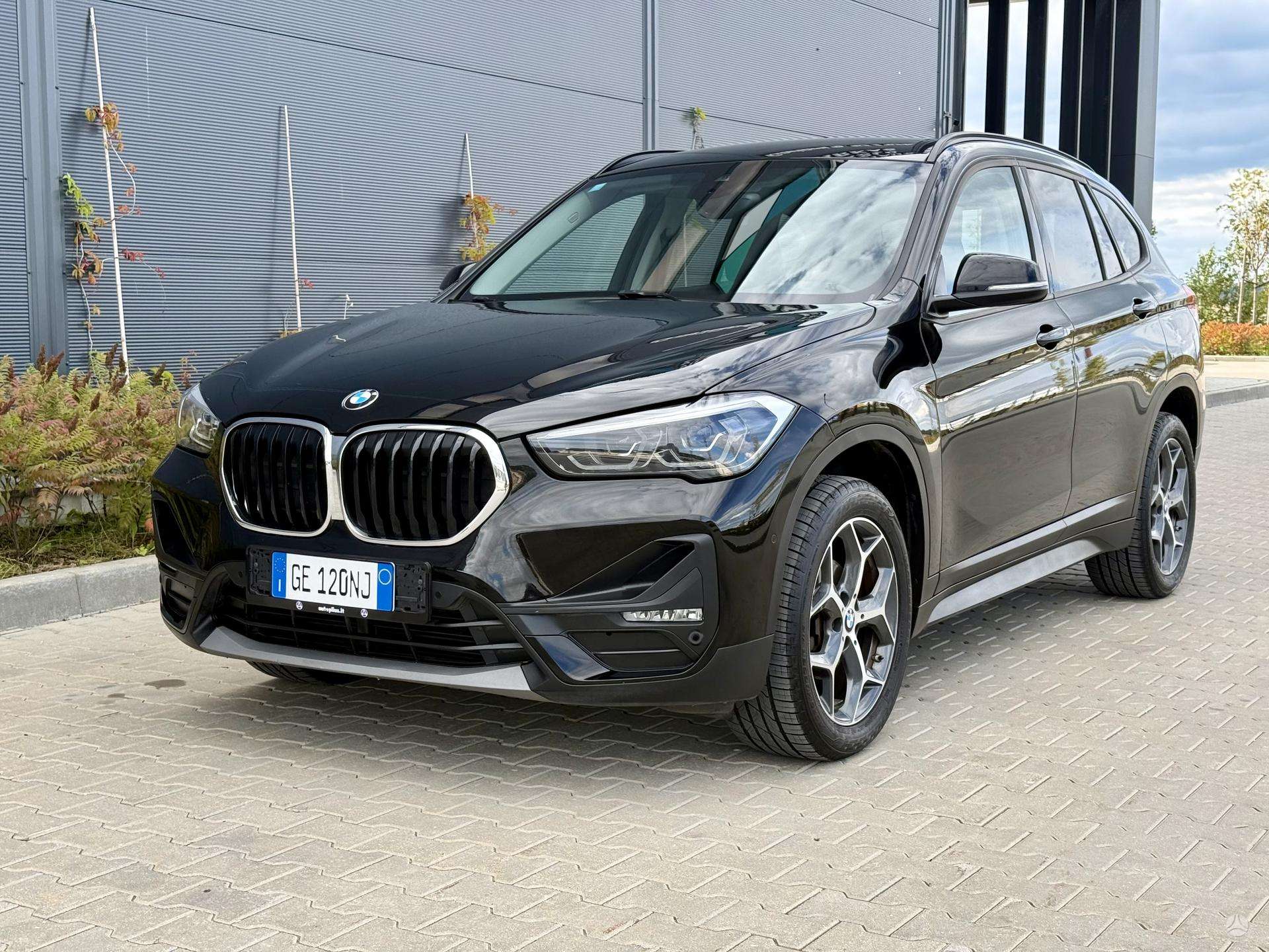 BMW X1.